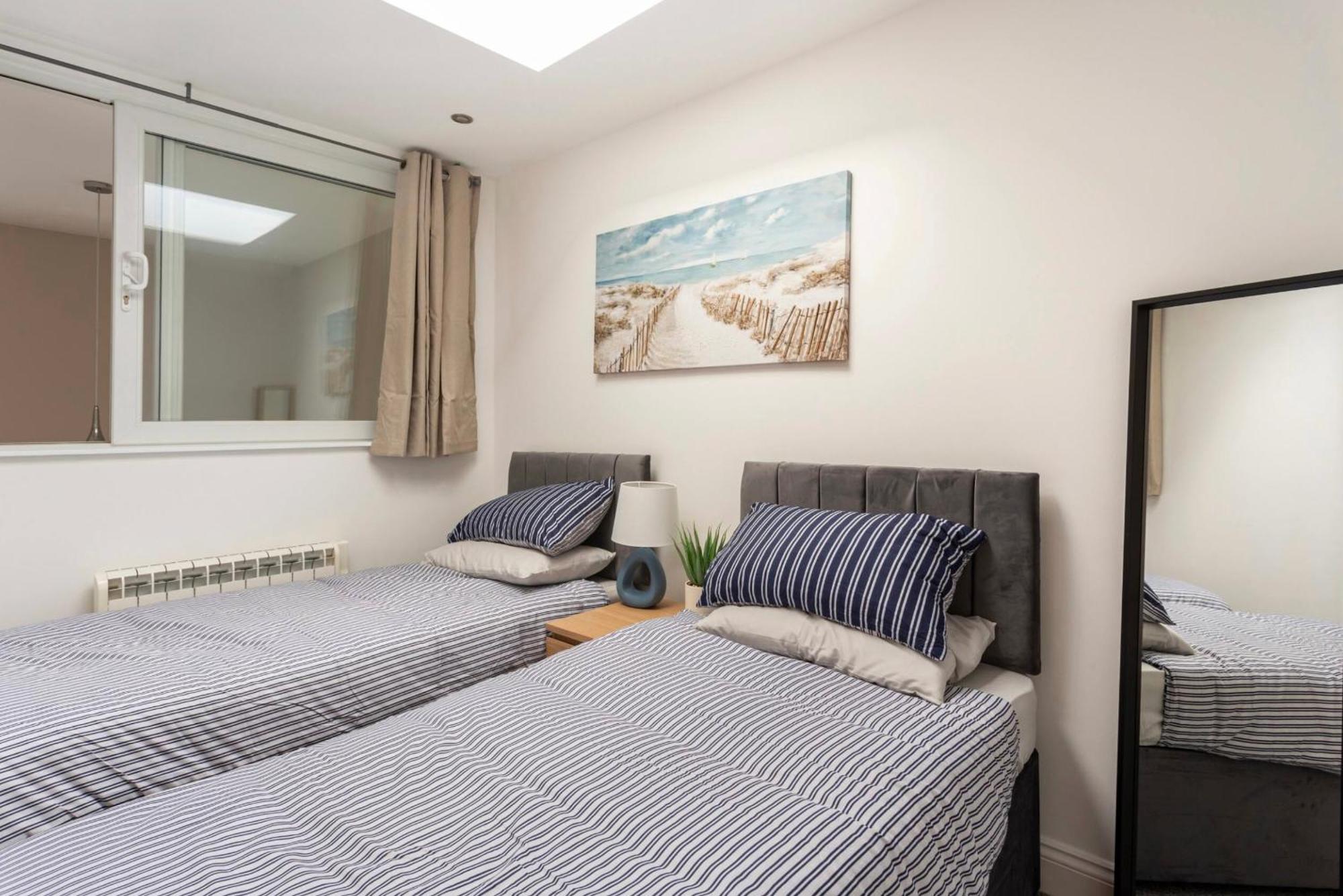 Beautiful 2 Bed Apartment Just Steps To The Beach Weymouth Exterior photo